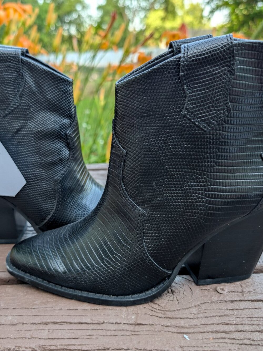 CHINESE LAUNDRY Women’s Black Faux Leather Bonnie Western Ankle Bootie Size 6
